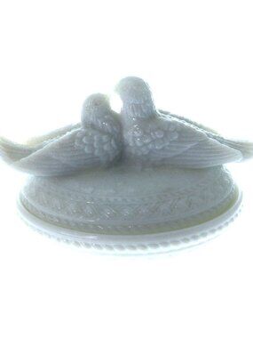 Vintage Westmoreland White Milk Glass "Kissing Doves" Covered Candy/Trinket Dish
